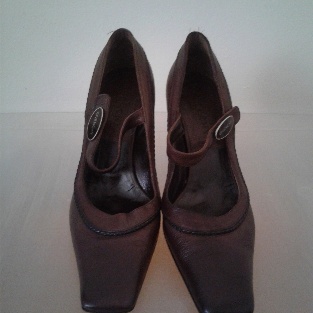 GIVENCHY brown leather 3" heels. Size 37.5.